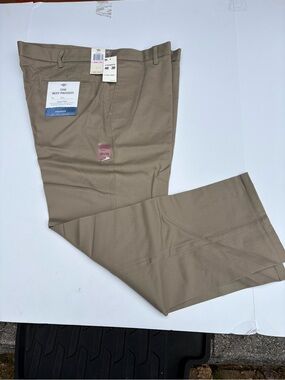Dockers Men's Dress Pants in Khaki Tan -NEW- 40” x 30”-#casual#office#preppy